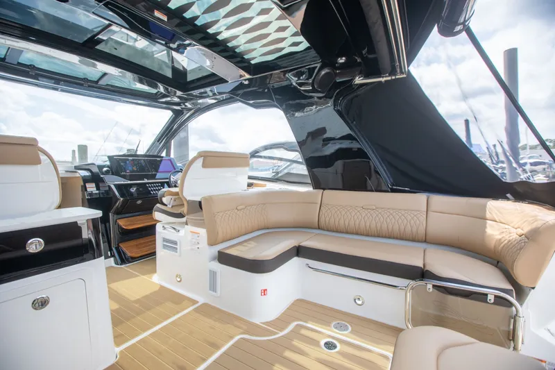 Slide: The Image of Sea Ray Sundancer 370 Outboard 2026 - 22