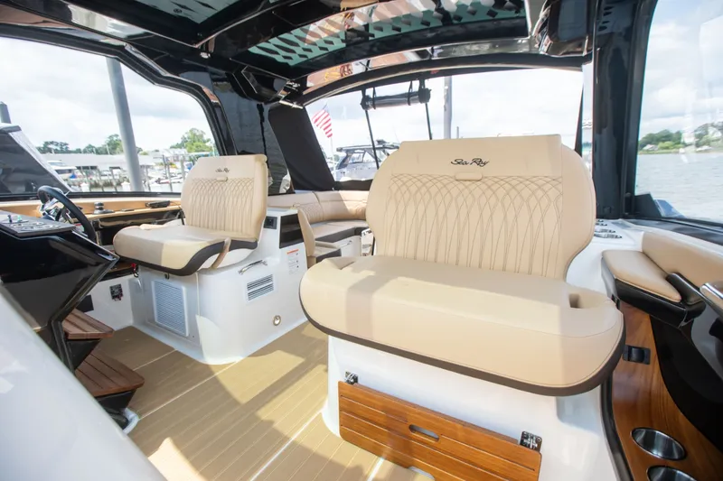 Slide: The Image of Sea Ray Sundancer 370 Outboard 2026 - 36