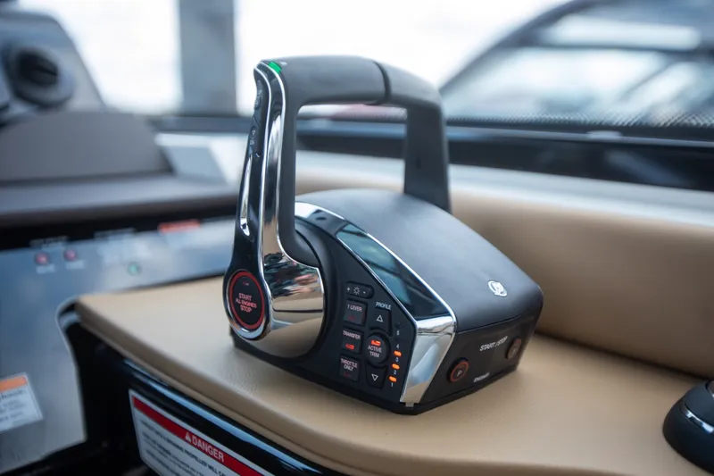 Slide: The Image of Sea Ray Sundancer 370 Outboard 2026 - 42