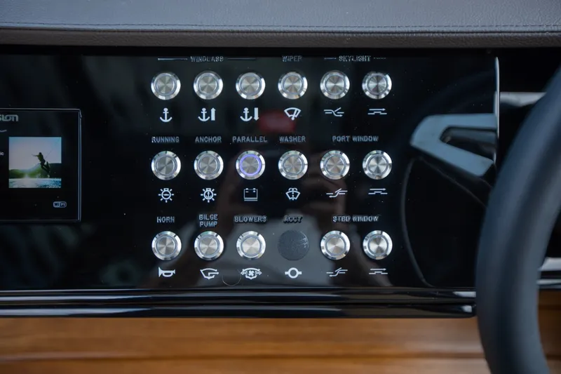 Slide: The Image of Sea Ray Sundancer 370 Outboard 2026 - 44
