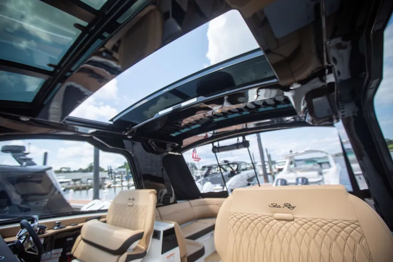 Slide: The Image of Sea Ray Sundancer 370 Outboard 2026 - 24
