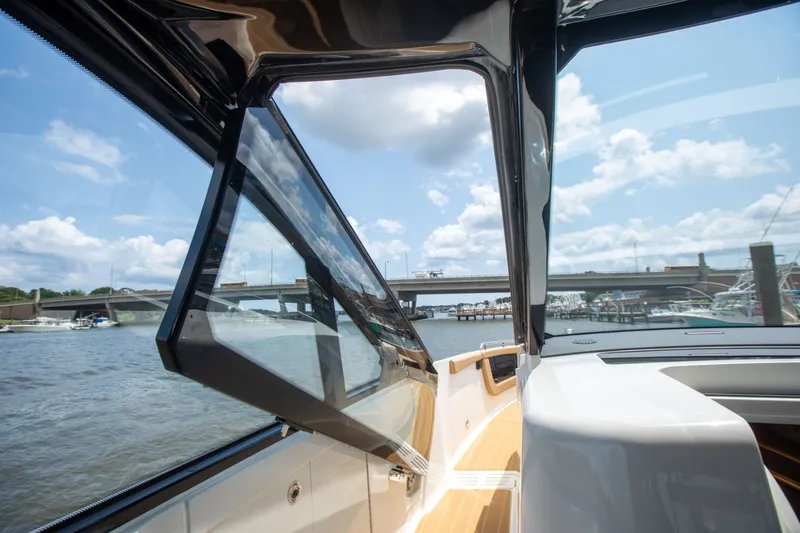 Slide: The Image of Sea Ray Sundancer 370 Outboard 2026 - 69