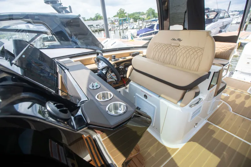 Slide: The Image of Sea Ray Sundancer 370 Outboard 2026 - 35