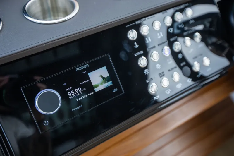 Slide: The Image of Sea Ray Sundancer 370 Outboard 2026 - 43