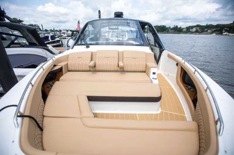 Slide: The Image of Sea Ray Sundancer 370 Outboard 2026 - 75