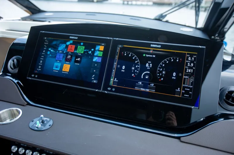 Slide: The Image of Sea Ray Sundancer 370 Outboard 2026 - 45