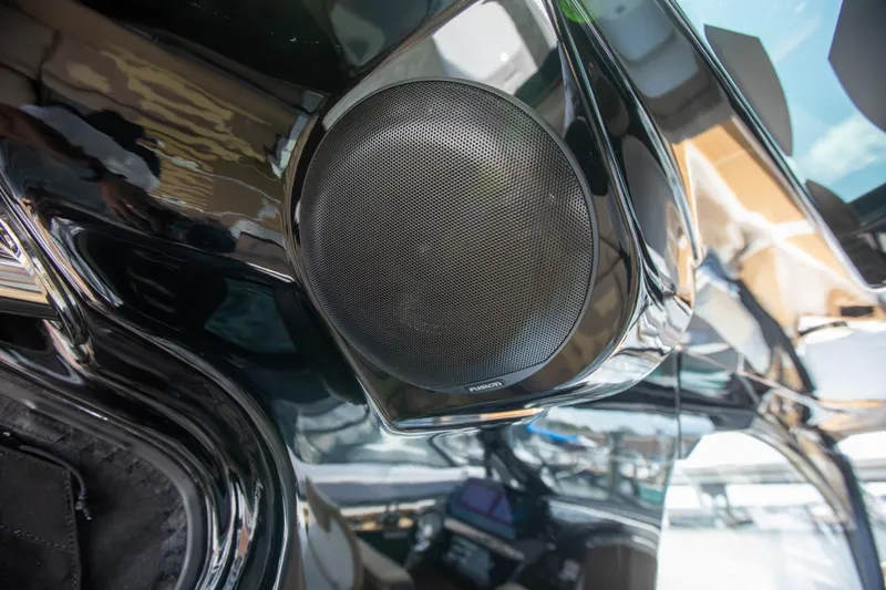 Slide: The Image of Sea Ray Sundancer 370 Outboard 2026 - 31