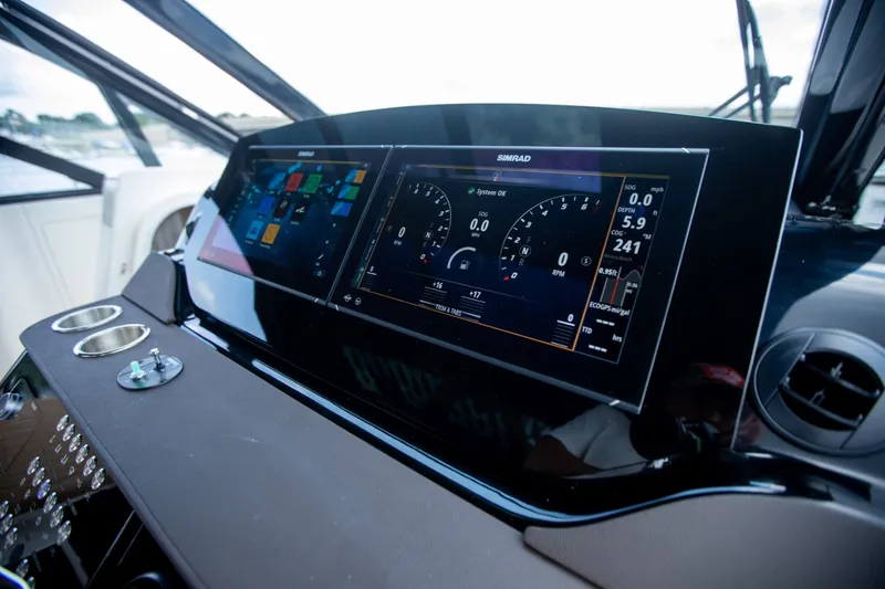 Slide: The Image of Sea Ray Sundancer 370 Outboard 2026 - 48
