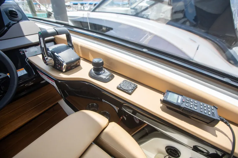 Slide: The Image of Sea Ray Sundancer 370 Outboard 2026 - 37