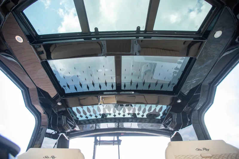 Slide: The Image of Sea Ray Sundancer 370 Outboard 2026 - 23