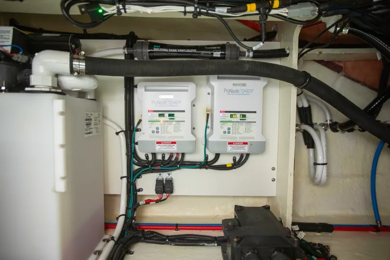 Slide: The Image of Sea Ray Sundancer 370 Outboard 2026 - 20