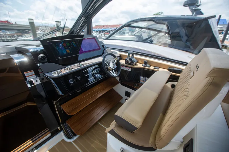 Slide: The Image of Sea Ray Sundancer 370 Outboard 2026 - 32