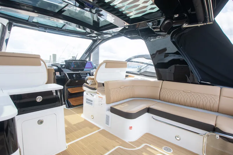 Slide: The Image of Sea Ray Sundancer 370 Outboard 2026 - 21
