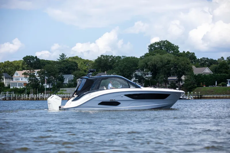 The Image of Sea Ray Sundancer 370 Outboard 2026 - 0