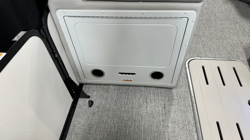 Slide: The Image of Premier 230SUNSATION 2027 - 40