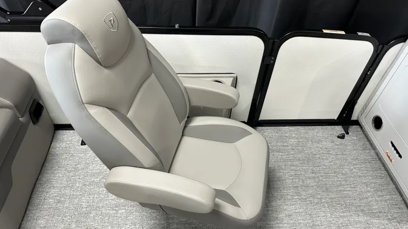 Slide: The Image of Premier 230SUNSATION 2027 - 38