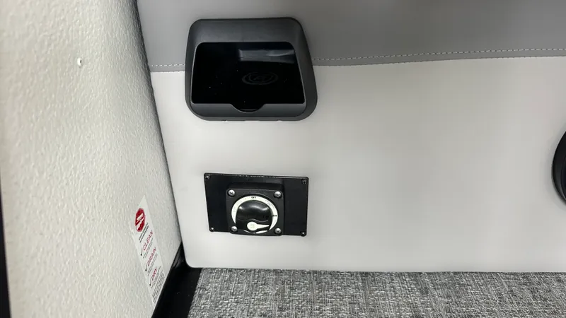 Slide: The Image of Premier 230SUNSATION 2027 - 15