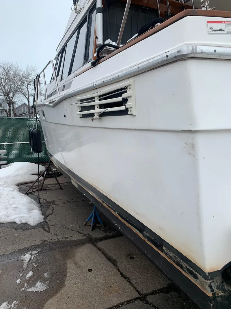 Slide: The Image of Bayliner 3288 Motoryacht 1990 - 8