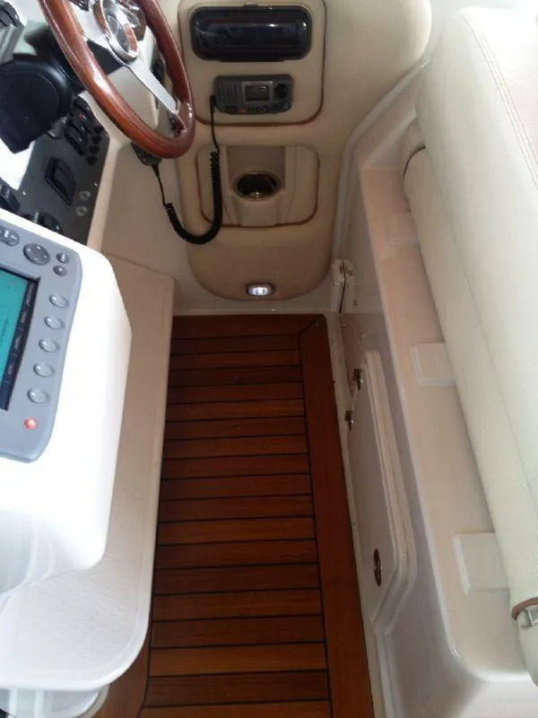 Slide: The Image of Helm Sole with Glovebox - 21