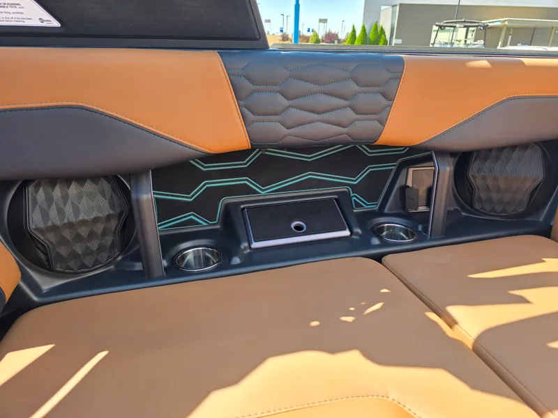 Slide: The Image of Malibu 24 MXZ 2026 - 17
