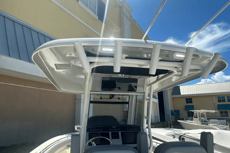 Slide: The Image of Boston Whaler 280 OUTRAGE 2024 - 22