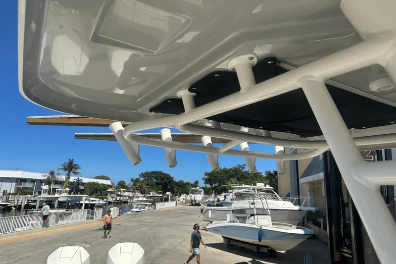 Slide: The Image of Boston Whaler 280 OUTRAGE 2024 - 23