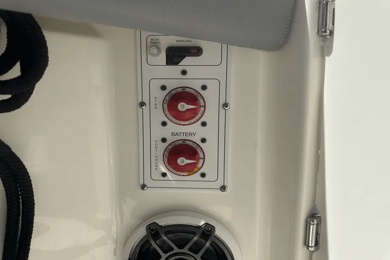 Slide: The Image of Boston Whaler 280 OUTRAGE 2024 - 27