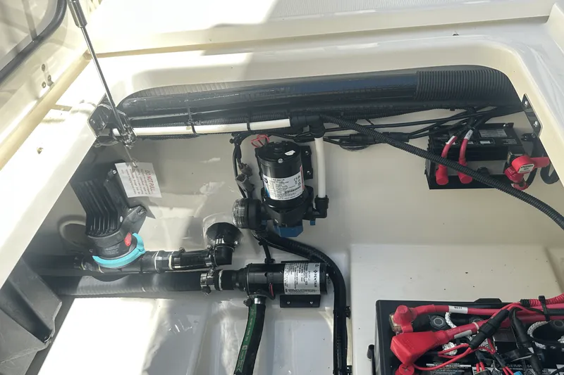 Slide: The Image of Boston Whaler 280 OUTRAGE 2024 - 29