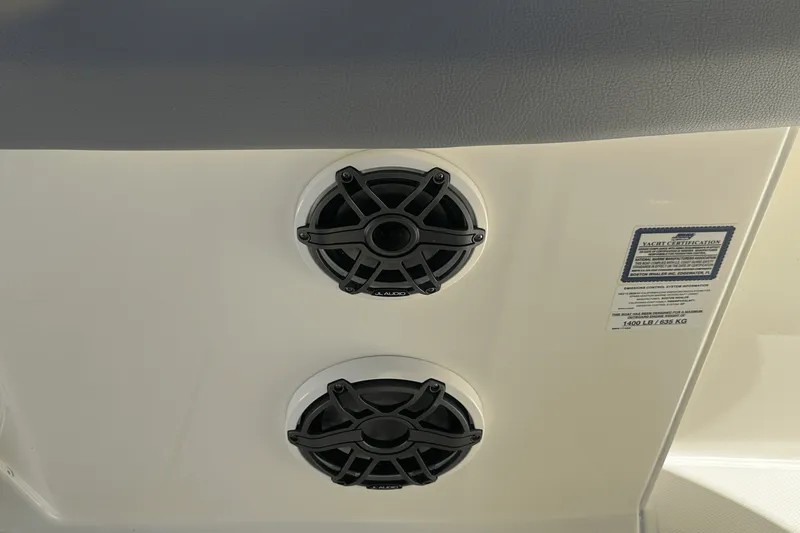 Slide: The Image of Boston Whaler 280 OUTRAGE 2024 - 32