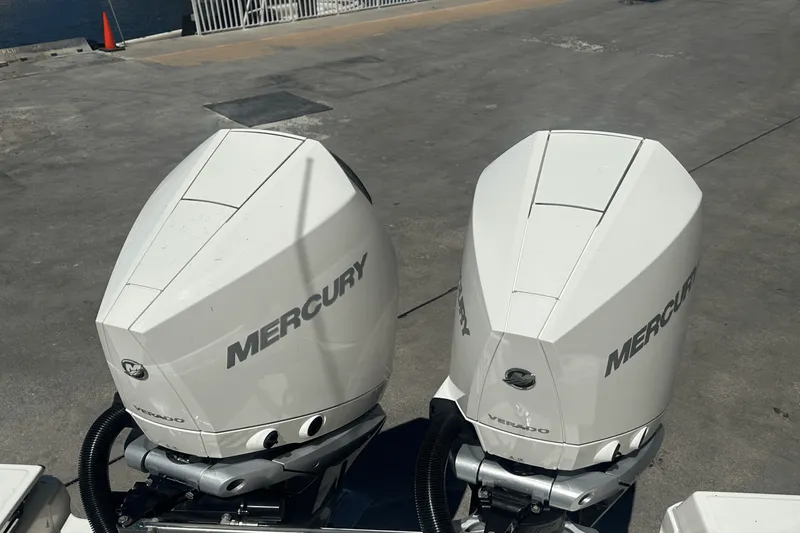 Slide: The Image of Boston Whaler 280 OUTRAGE 2024 - 33