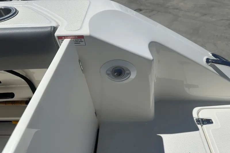 Slide: The Image of Boston Whaler 280 OUTRAGE 2024 - 34