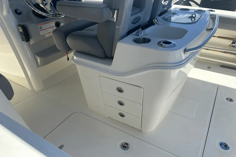 Slide: The Image of Boston Whaler 280 OUTRAGE 2024 - 36