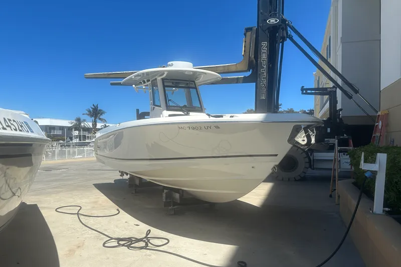 Slide: The Image of Boston Whaler 280 OUTRAGE 2024 - 37