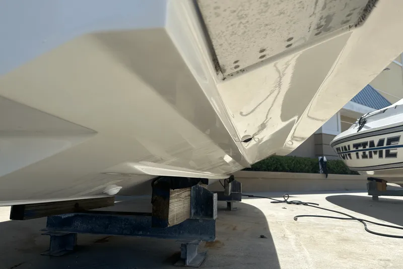 Slide: The Image of Boston Whaler 280 OUTRAGE 2024 - 40