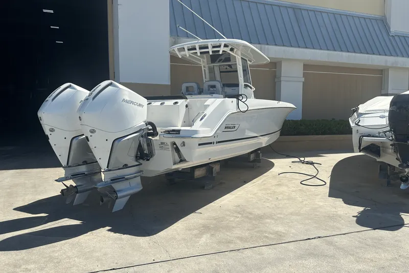 Slide: The Image of Boston Whaler 280 OUTRAGE 2024 - 45