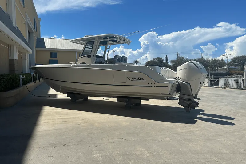 Slide: The Image of Boston Whaler 280 OUTRAGE 2024 - 46