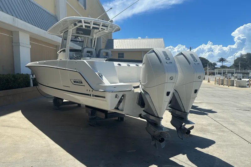 Slide: The Image of Boston Whaler 280 OUTRAGE 2024 - 47