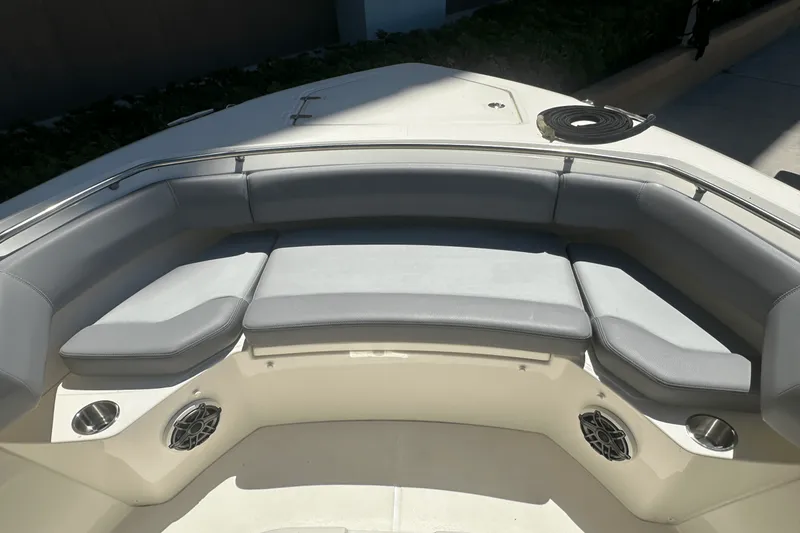 Slide: The Image of Boston Whaler 280 OUTRAGE 2024 - 5
