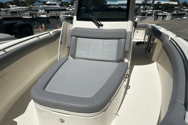 Slide: The Image of Boston Whaler 280 OUTRAGE 2024 - 7