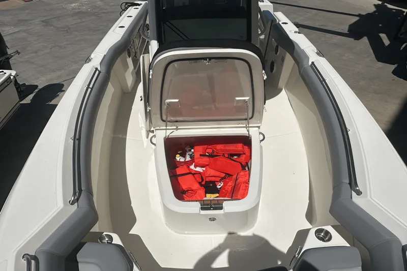 Slide: The Image of Boston Whaler 280 OUTRAGE 2024 - 8