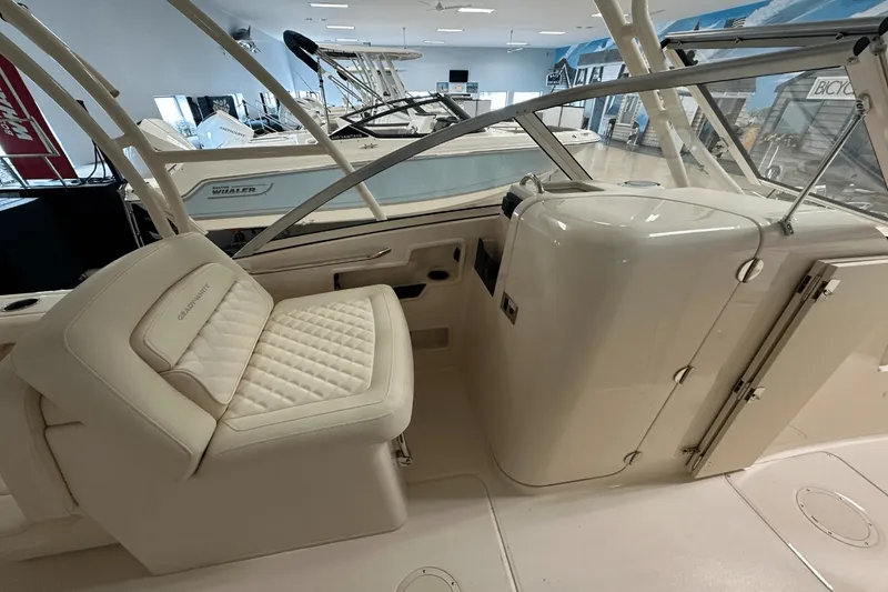 Slide: The Image of Grady-White Freedom 235 2026 - 14