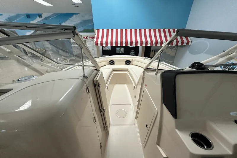 Slide: The Image of Grady-White Freedom 235 2026 - 17