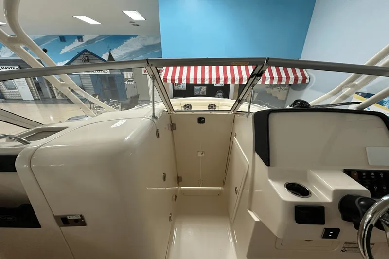 Slide: The Image of Grady-White Freedom 235 2026 - 19