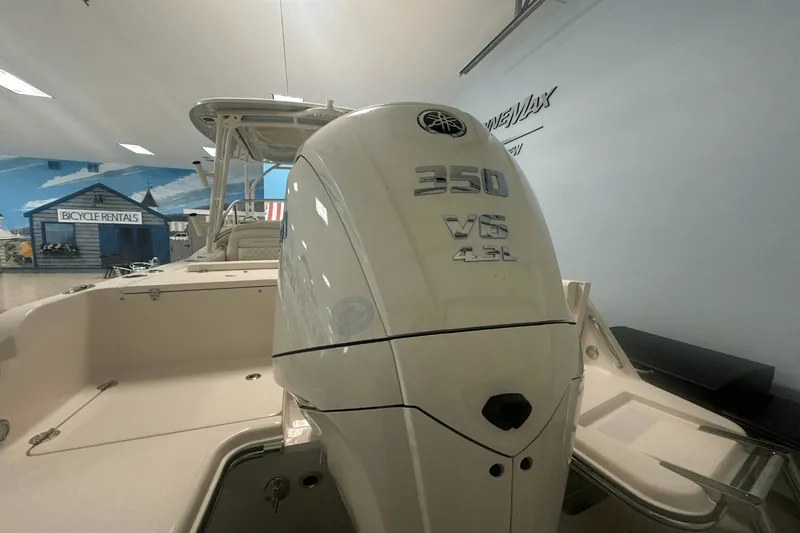 Slide: The Image of Grady-White Freedom 235 2026 - 3