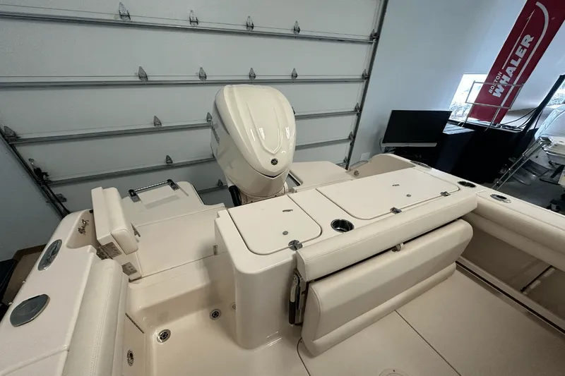 Slide: The Image of Grady-White Freedom 235 2026 - 5