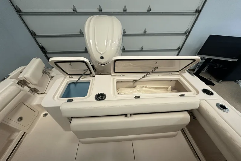 Slide: The Image of Grady-White Freedom 235 2026 - 6