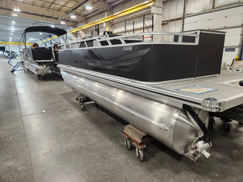 Slide: The Image of Avalon Venture Rear Fish - 19 FT 2026 - 7