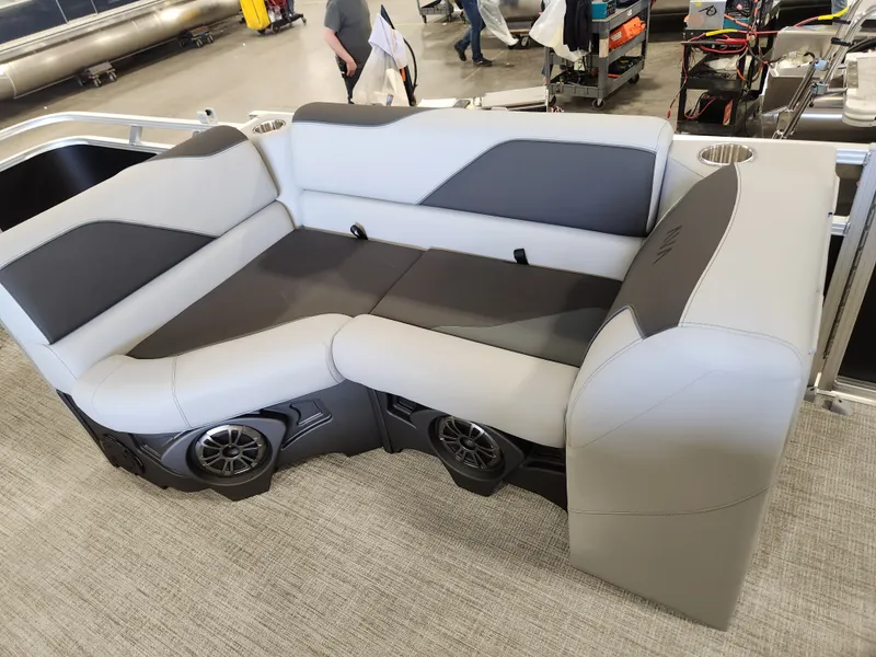 Slide: The Image of Avalon Venture Rear Fish - 19 FT 2026 - 2