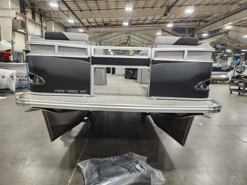 Slide: The Image of Avalon Venture Rear Fish - 19 FT 2026 - 9