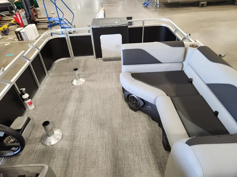 Slide: The Image of Avalon Venture Rear Fish - 19 FT 2026 - 6